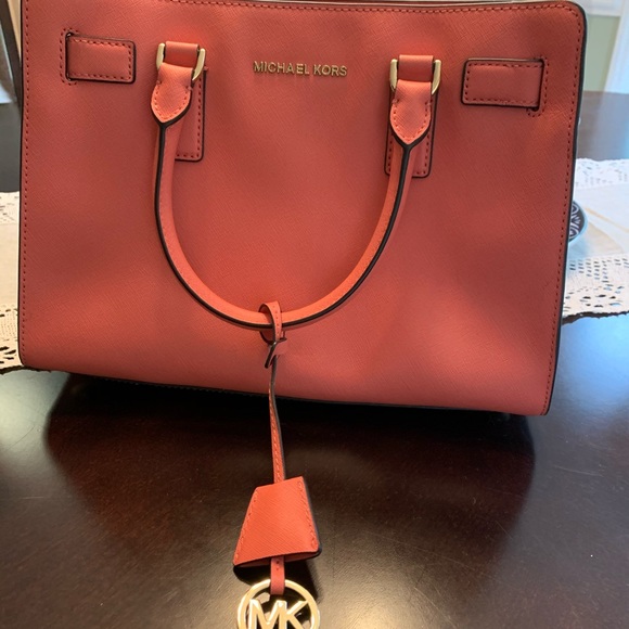 Michael Kors purse - Picture 2 of 6